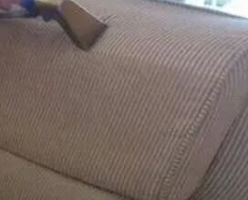 怎么清潔和保養(yǎng)沙發(fā)呢？