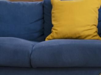 在對(duì)家具進(jìn)行清潔的時(shí)候，要注意什么呢？