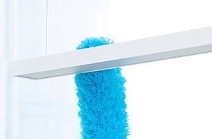 全屋干清潔 —— 清除浮塵，避免濕擦成泥